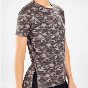 Fabletics camoflauge Amy Short-Sleeve Tee Crew Neck Tee XL